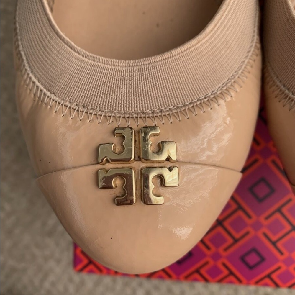 TORY BURCH Jolie Taupe Nude Patent Leather Cap Toe Stretch Ballet Flats - Picture 2 of 6